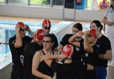 Nadadores del club natación santiago con gorro y gafas a punto de competir